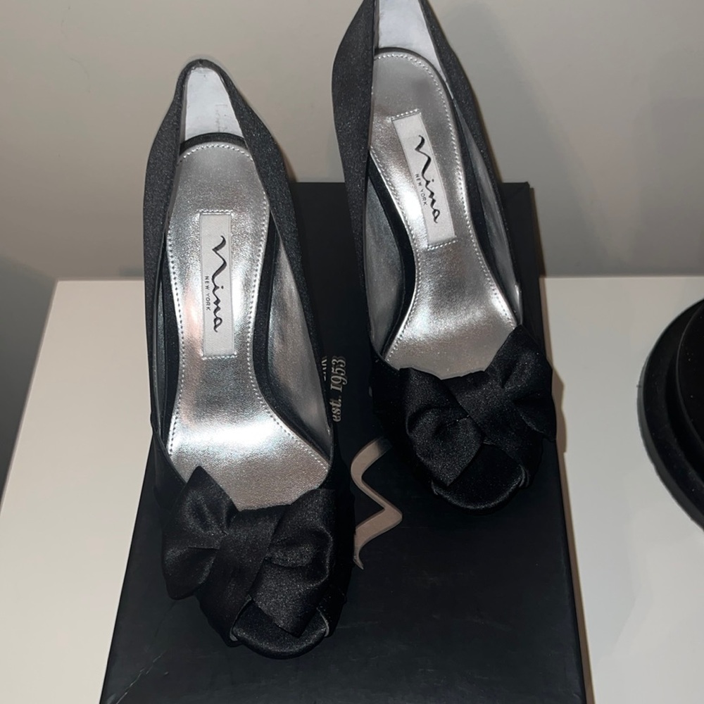 Nina Forbes black peep toe heels size 5